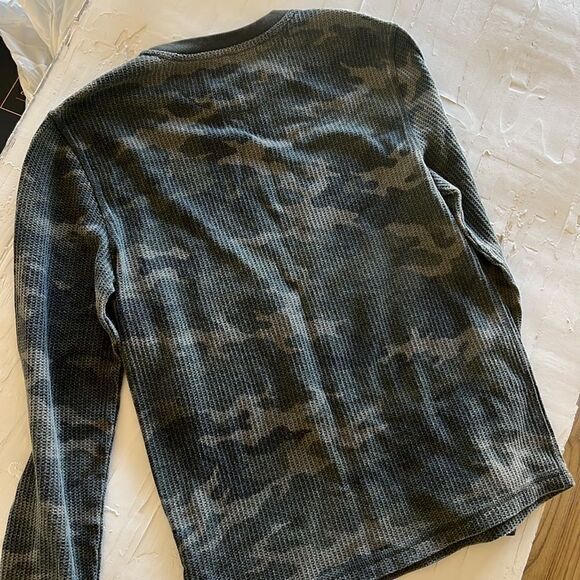 Adorable Camo Henley Shirt for Kids - Size S/CH 34-36 by George - Picture 3 of 3